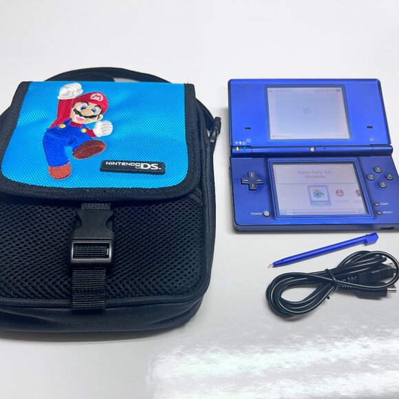 DSi Bundle with LOTS of GAMES - Picture 1 of 8